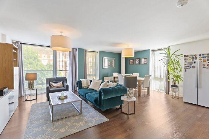 3 Bedroom Flat For Sale In Bloemfontein Road, London, W12