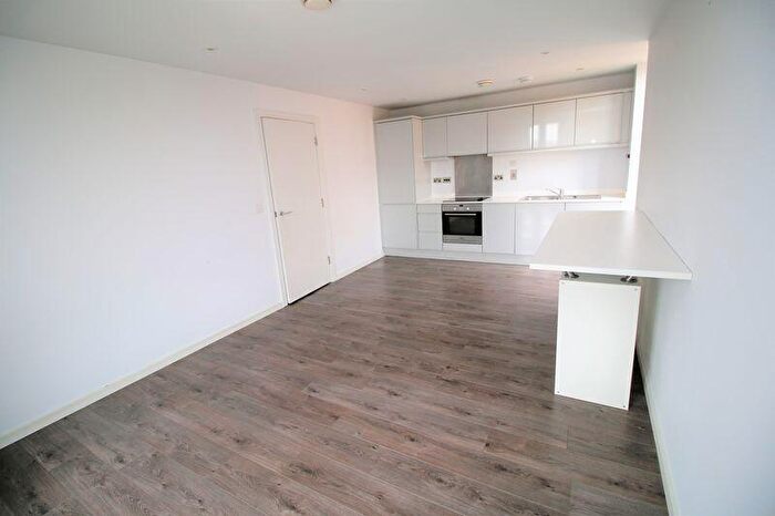 2 Bedroom Flat To Rent In Thame, OX9