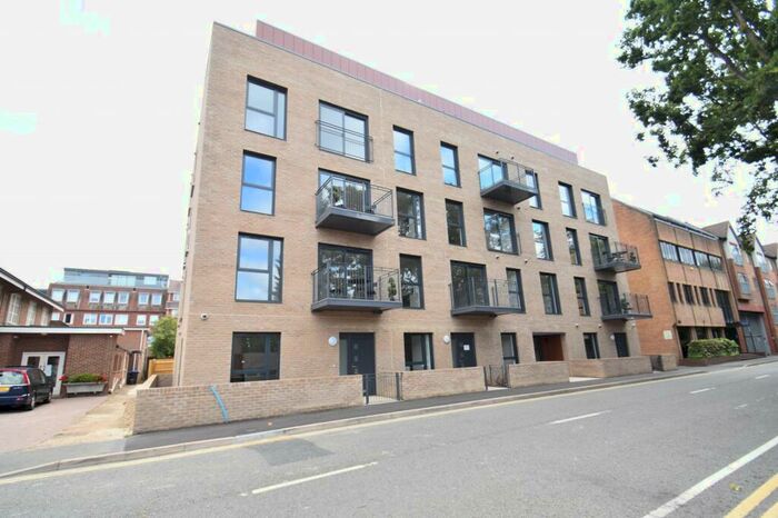 2 Bedroom Apartment To Rent In - Oak End Way, - Oak End Way, Gerrards Cross, SL9