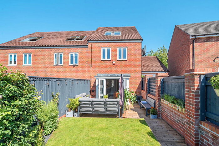 3 Bedroom Semi-Detached House For Sale In Kew Close, Basingstoke, RG24