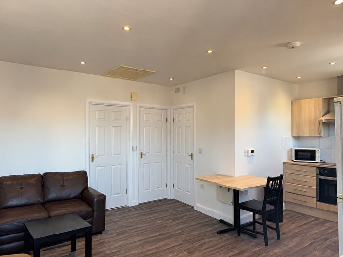 2 Bedroom Flat To Rent In Loundside, Sheffield, South Yorkshire, S35