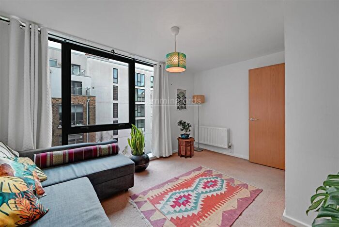 2 Bedroom Apartment To Rent In Britannia Walk, Old Street, N1