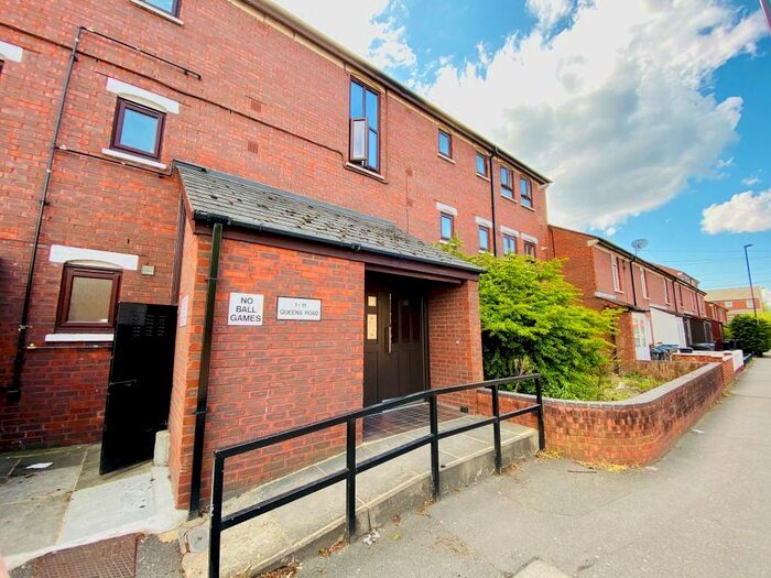 3 Bedroom Apartment To Rent In Queens Road, CR0