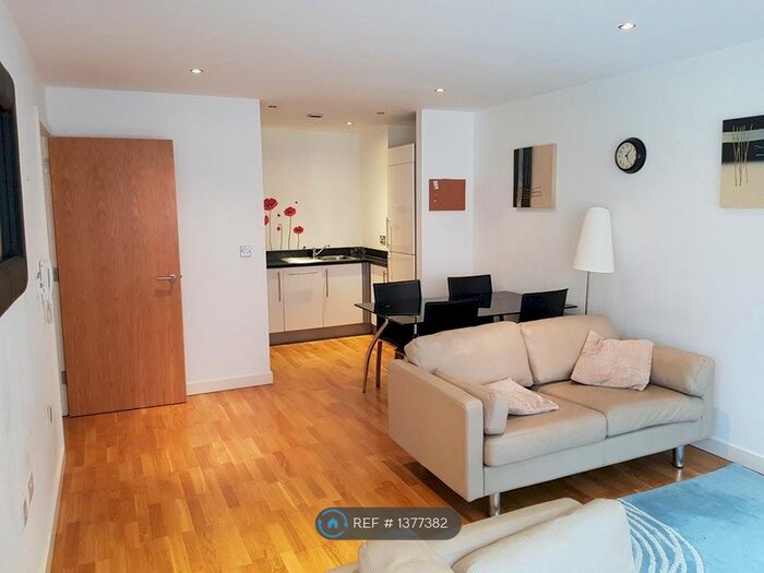 1 Bedroom Flat To Rent In The Quays, Greater Manchester, M50