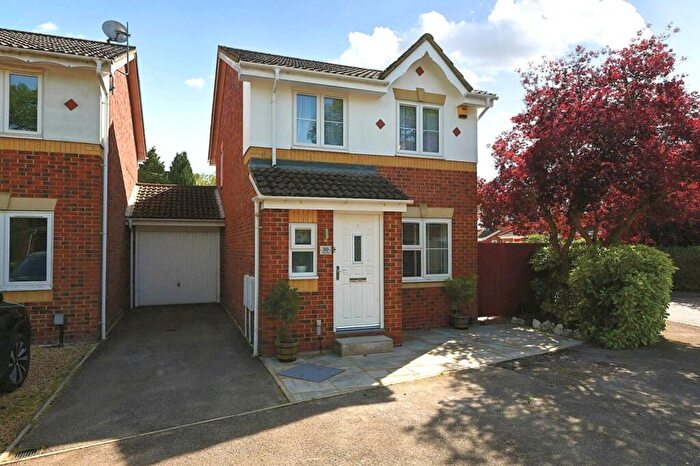 3 Bedroom Detached House For Sale In Hawker Road, Ash Vale, Surrey, GU12