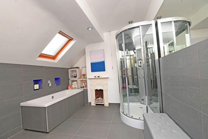 5 Bedroom End Of Terrace House For Sale In Kings Road, Harrogate, HG1