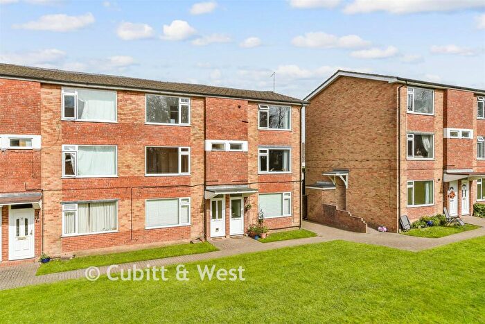2 Bedroom Maisonette For Sale In Tupwood Lane, Caterham, Surrey, CR3