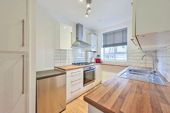 1 Bedroom Flat For Sale In Esher Gardens, Wimbledon Common, London, SW19