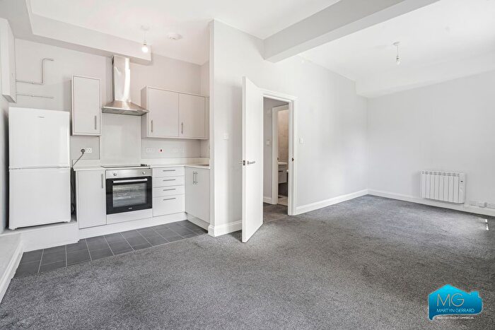 Studio To Rent In High Street, High Barnet, Hertfordshire, EN5