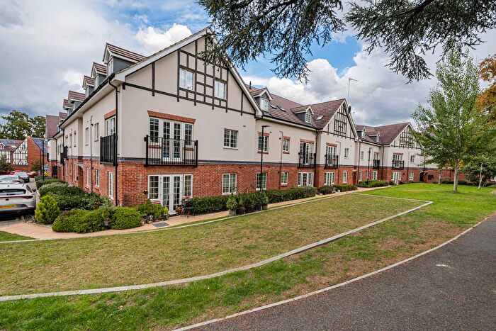 2 Bedroom Flat For Sale In Grange Road, Chalfont St. Peter, Gerrards Cross, SL9