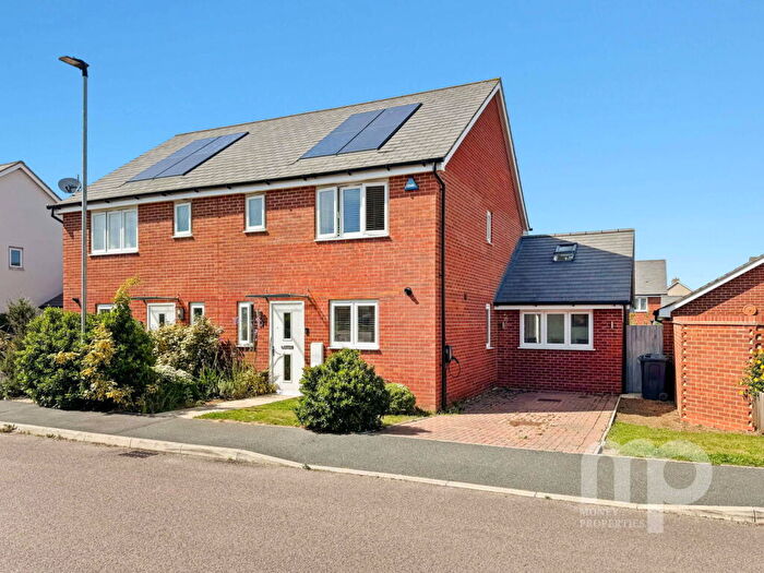 3 Bedroom Semi-Detached House For Sale In Goshawk Rise, Wymondham, NR18