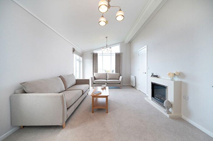 2 Bedroom Mobile/park Home For Sale In Near Bude, Cornwall, EX23