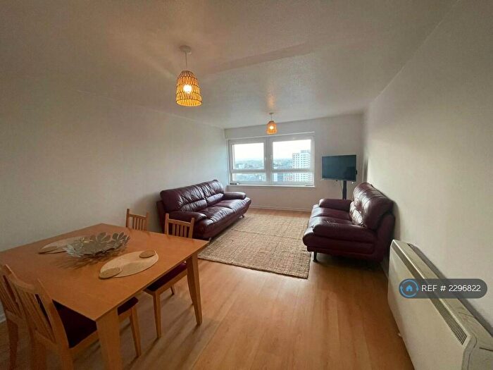 2 Bedroom Flat To Rent In Taylor Place, Glasgow, G4
