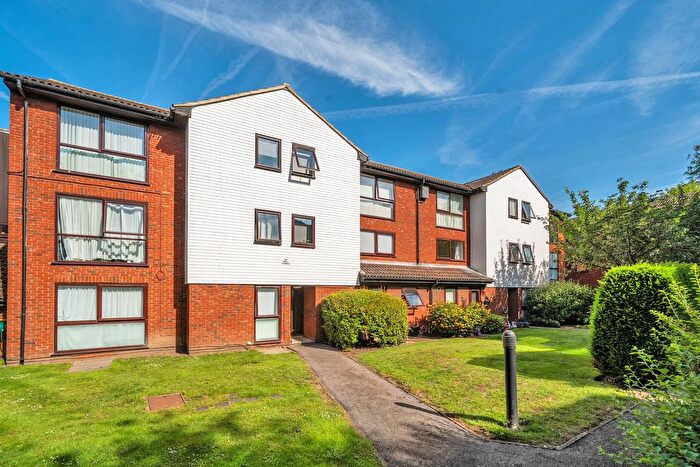 1 Bedroom Flat For Sale In Laleham Road, Shepperton, TW17