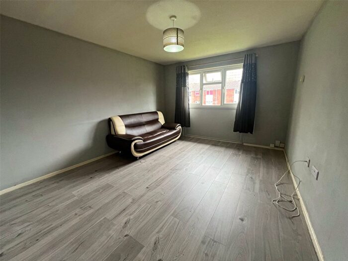 1 Bedroom Flat To Rent In Kingsclere Walk, Merry Hill, Wolverhampton, WV4