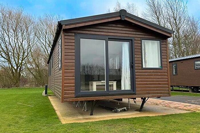 2 Bedroom Park Home For Sale In Lineside, Hubberts Bridge, Boston, PE20