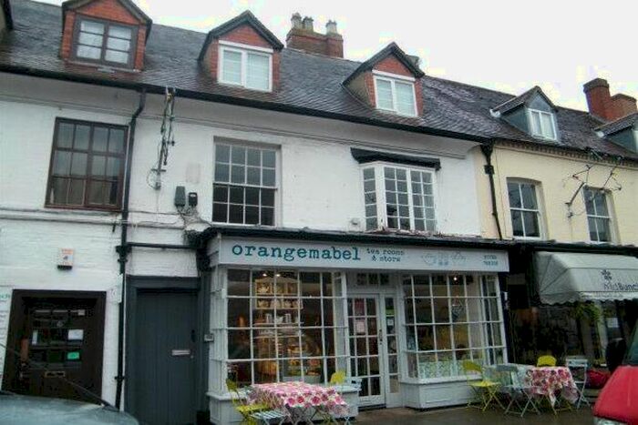 2 Bedroom Flat To Rent In High Street, Alcester, B49