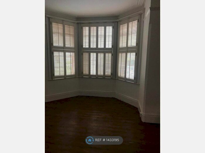 Studio To Rent In Rosebery Road, London, N10