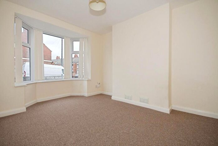 3 Bedroom Terraced House For Sale In Tapton View Road, Stonegravels, Chesterfield, S41