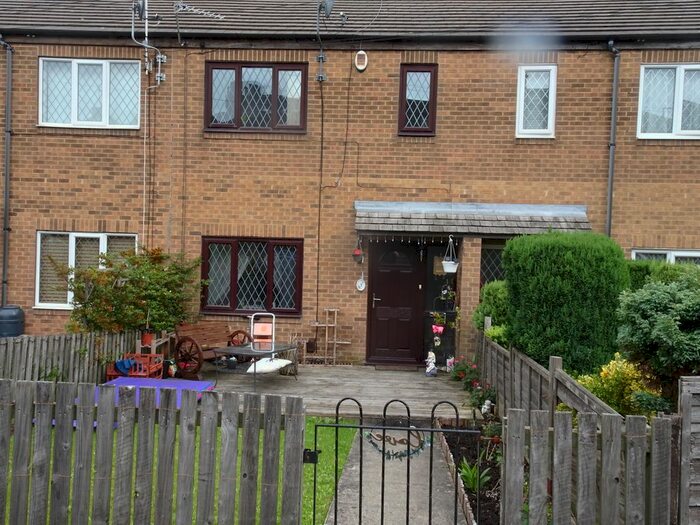 3 Bedroom Town House To Rent In Oak Street, Leeds, LS28