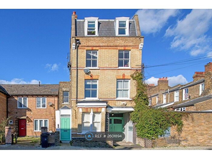 4 Bedroom Flat To Rent In Combermere Road, London, SW9