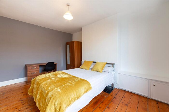 3 Bedroom Flat To Rent In £pppw - Bolingbroke Street, Newcastle Upon Tyne, NE6