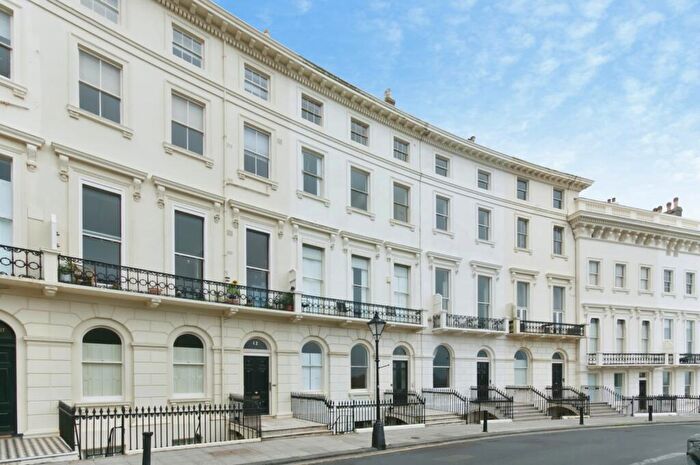 1 Bedroom Flat For Sale In Adelaide Crescent, Hove, East Sussex, BN3