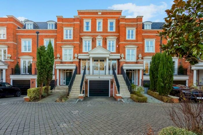 5 Bedroom Town House To Rent In Kings Road Windsor, SL4