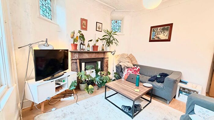 4 Bedroom Semi-detached House To Rent In Crowland Road, London, N15