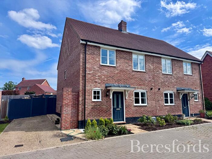 3 Bedroom Semi-Detached House For Sale In Pointsman Way, Colchester, CO3