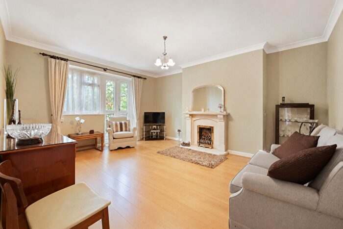 2 Bedroom Flat For Sale In New North Road, Shoreditch, N1