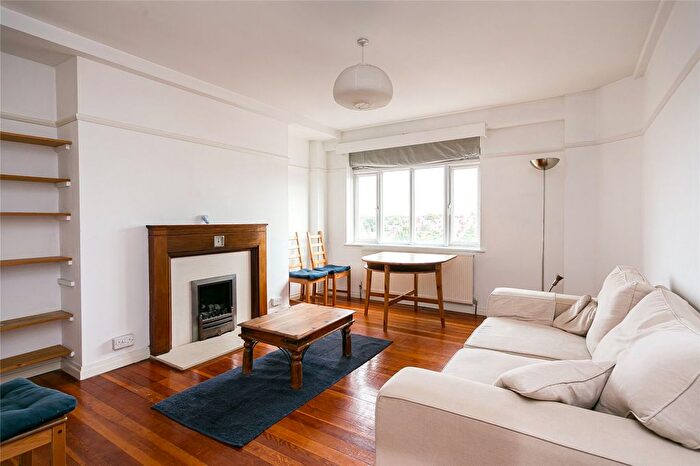 2 Bedroom Flat To Rent In Streatham High Road, Streatham, London, SW16