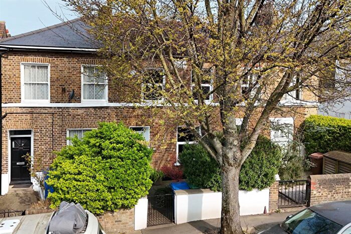 3 Bedroom Terraced House For Sale In Nunhead Grove, Nunhead, SE15