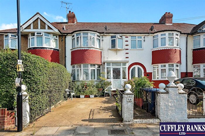 3 Bedroom Terraced House For Sale In Devon Close, Perivale, Middlesex, UB6