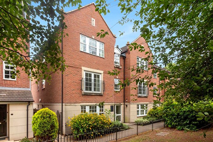 2 Bedroom Flat For Sale In Princess Drive, York, North Yorkshire, YO26