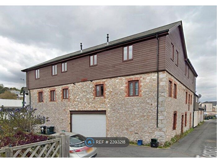 2 Bedroom Flat To Rent In Regency Place, Newton Abbot, TQ12