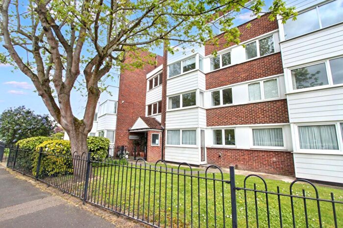 2 Bedroom Flat For Sale In Broomhill Road, Woodford Green, IG8