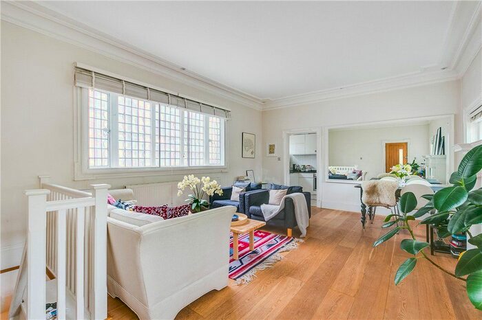 2 Bedroom Flat To Rent In Eardley Crescent, Earls Court, London, SW5