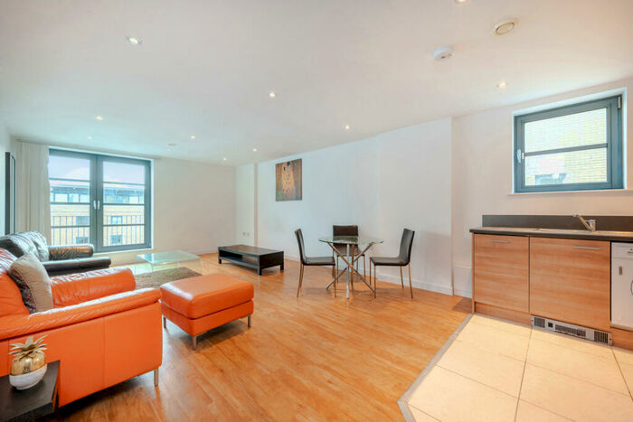 2 Bedroom Flat To Rent In Commercial Road, Poplar, E14