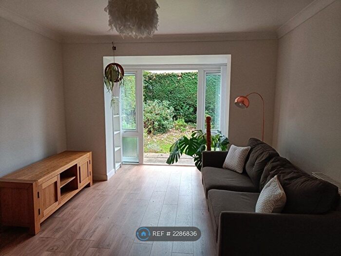 1 Bedroom Flat To Rent In Fallowfield, Manchester, M14