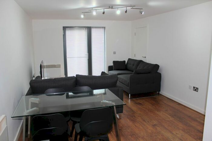 3 Bedroom Flat To Rent In Greenheys Lane West, Hulme, Manchester, M15