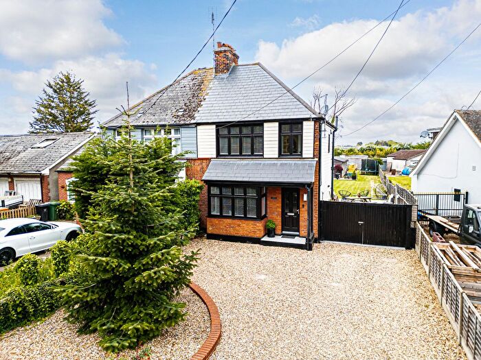 3 Bedroom Semi-Detached House For Sale In Cranfield Park Road, Wickford, SS12