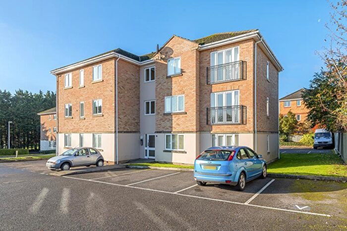2 Bedroom Apartment To Rent In Tarn Howes Close, Thatcham, RG19