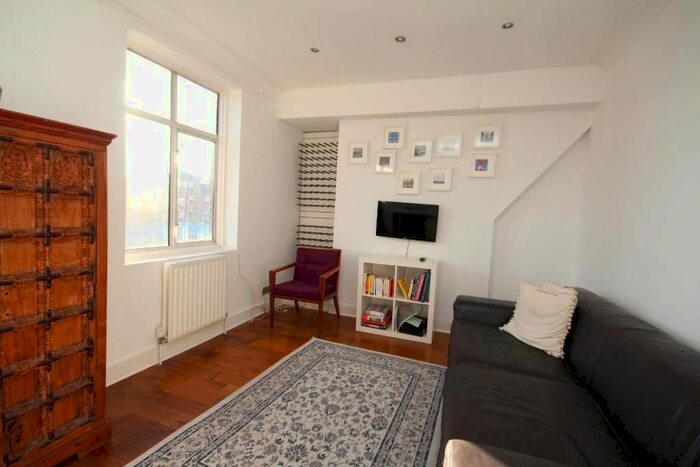 2 Bedroom Flat To Rent In Hackney Road, Bethnal Green, London, E2
