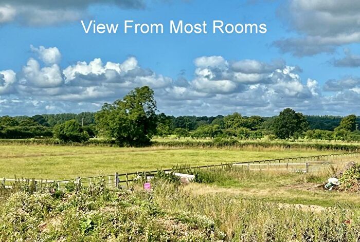 2 Bedroom Bungalow For Sale In Stuckton, Fordingbridge, SP6