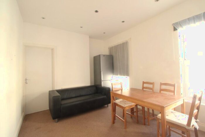 1 Bedroom Flat To Rent In Queen Street, Maidenhead, SL6