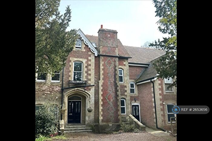 2 Bedroom Flat To Rent In Clatterford Road, Newport, PO30