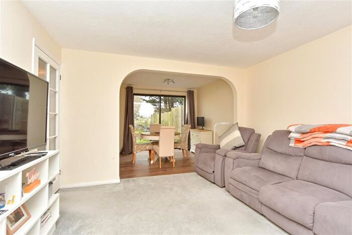3 Bedroom Semi-Detached House For Sale In Drakes Close, Upchurch, Sittingbourne, Kent, ME9