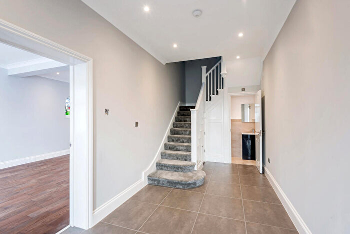 5 Bedroom House To Rent In North Chingford, E4