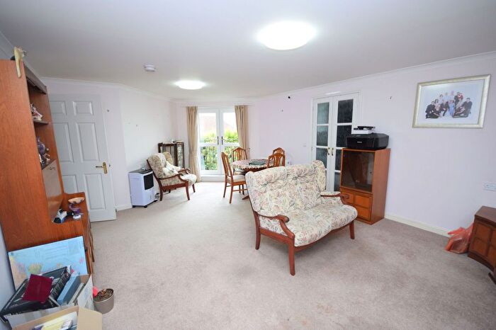 1 Bedroom Flat For Sale In Halley's Court, Sandford Gate, KY1